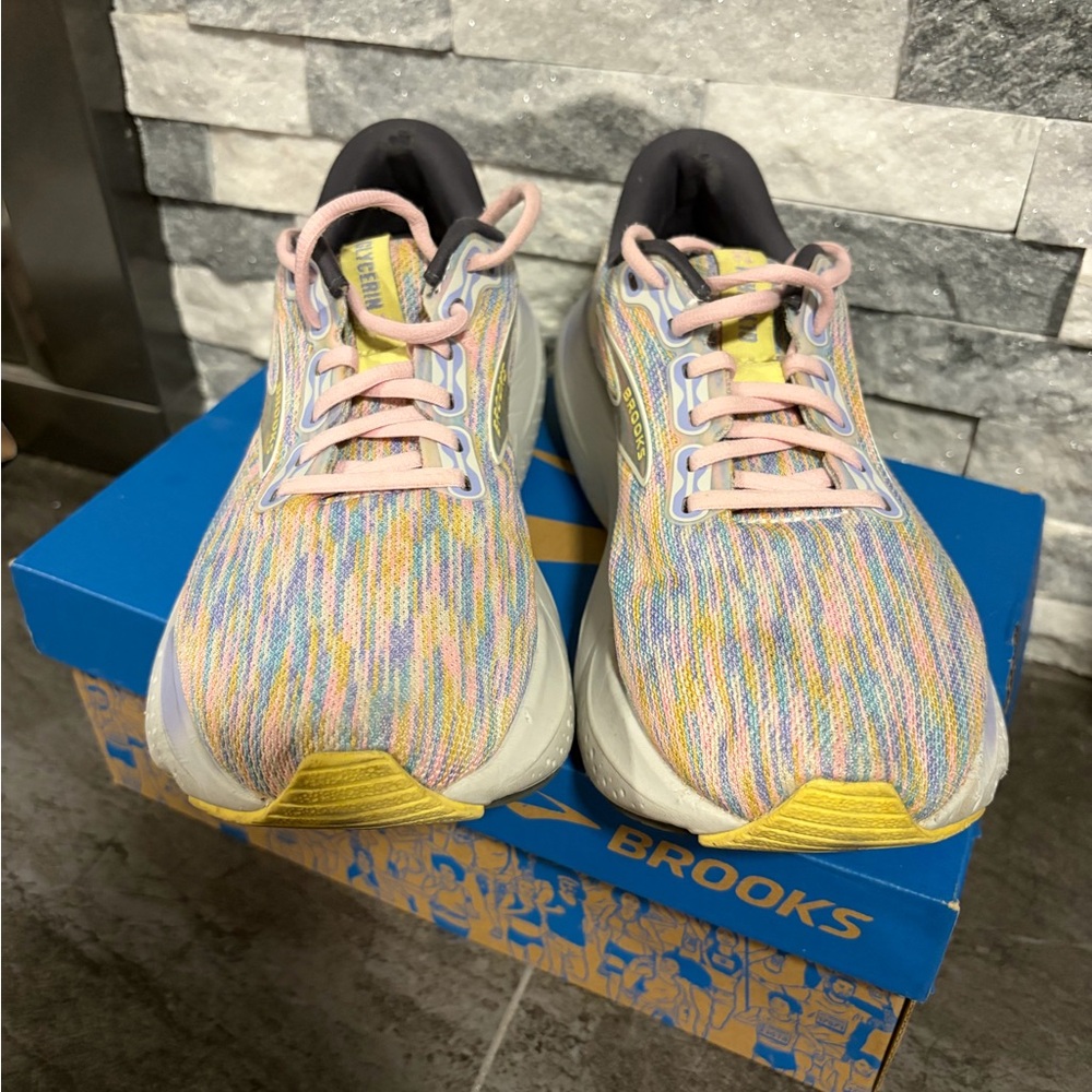 Brooks Pastel Multi-Color Running Shoes - Picture 2 of 6